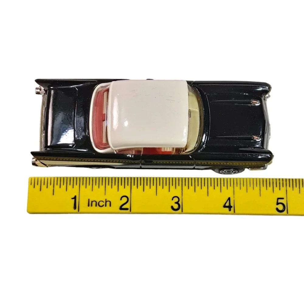 Corgi 1957 Black/White Chevrolet Bel Air 1/43 Scale C825/1 Made In GT Br…